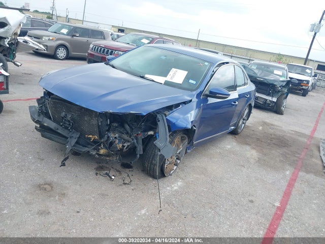 1VWDT7A34HC000701 Volkswagen Passat 1.8t R-line