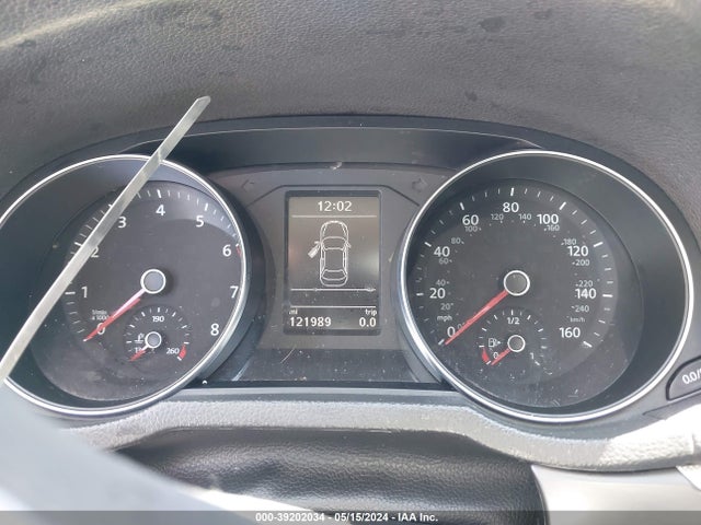 1VWDT7A34HC000701 Volkswagen Passat 1.8t R-line