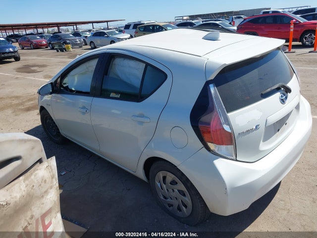 Toyota PRIUS C 2016 JTDKDTB30G1123291 Image 3