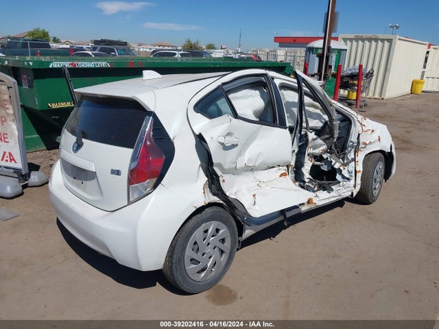 Toyota PRIUS C 2016 JTDKDTB30G1123291 Image 4