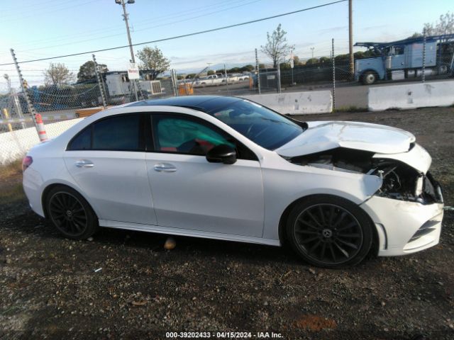 WDD3G4EB5KW010491 Mercedes-Benz A 220