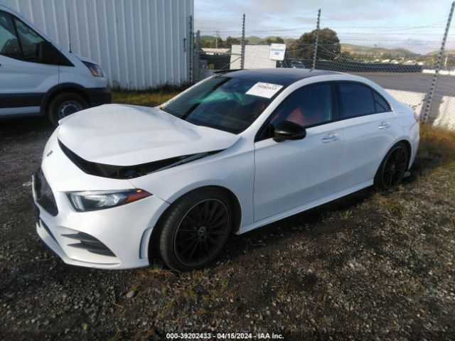 WDD3G4EB5KW010491 Mercedes-Benz A 220