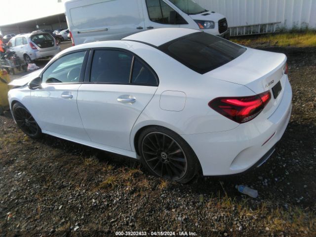 WDD3G4EB5KW010491 Mercedes-Benz A 220