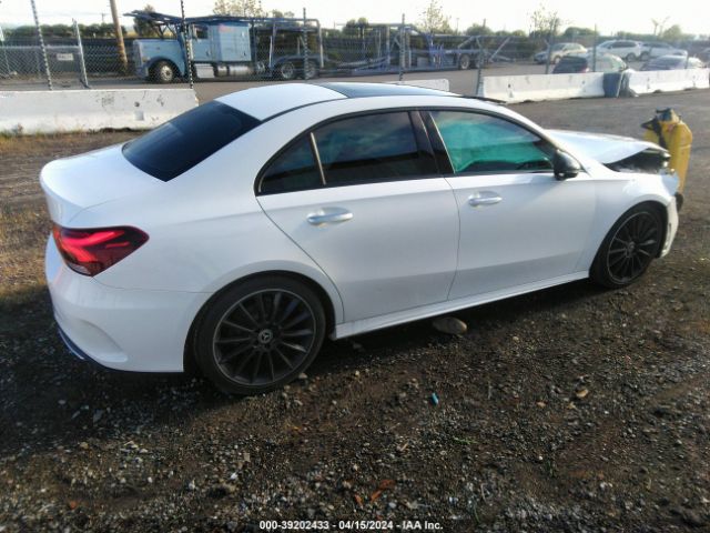 WDD3G4EB5KW010491 Mercedes-Benz A 220