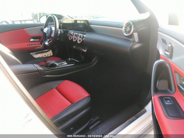 WDD3G4EB5KW010491 Mercedes-Benz A 220
