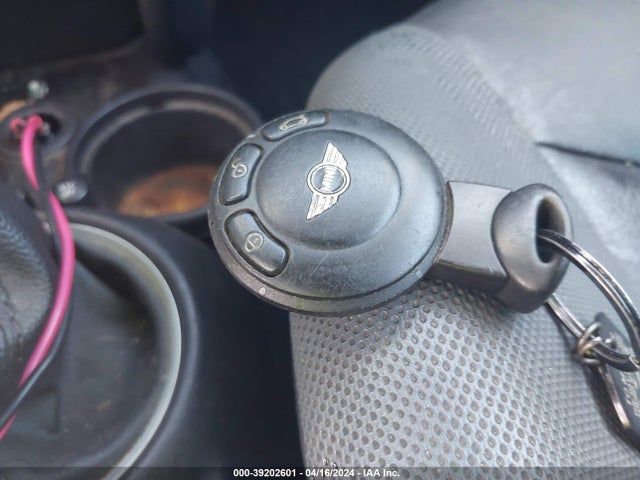 2008 MINI COOPER WMWMF33578TT64853 Photo 10