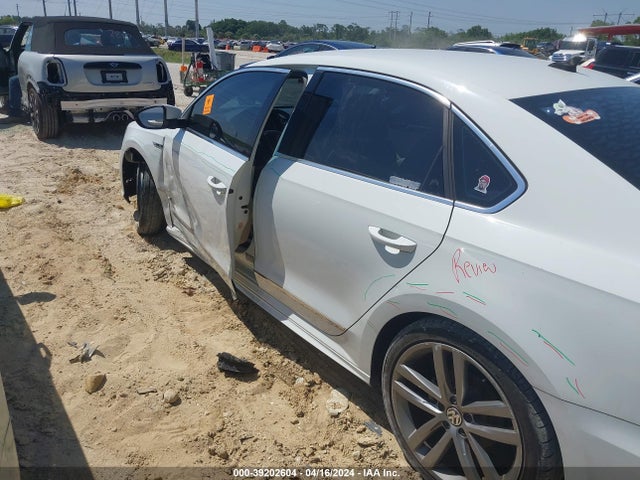 1VWDT7A31HC035762 Volkswagen Passat 1.8t R-line