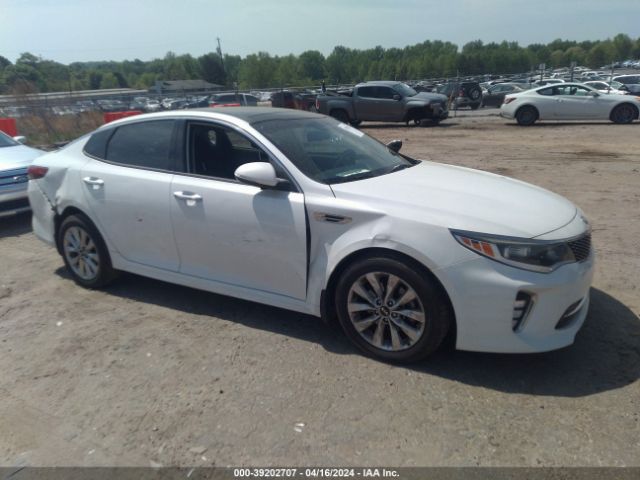 Auction sale of the 2018 Kia Optima S, vin: 5XXGT4L3XJG236402, lot number: 39202707