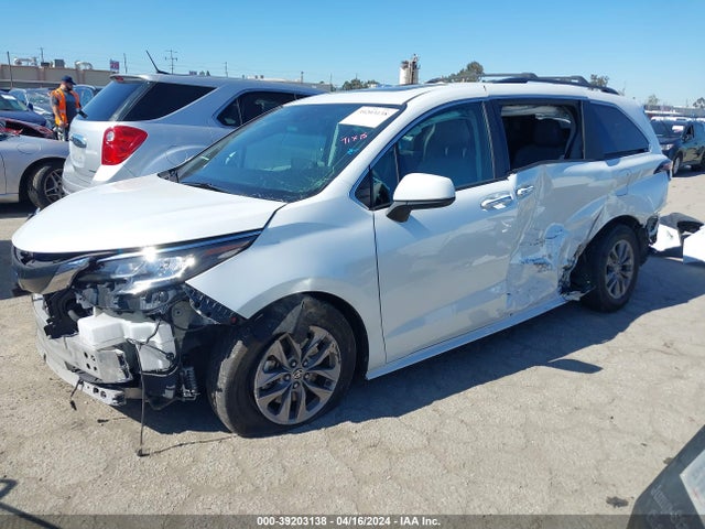 Toyota SIENNA XLE 2023 5TDYSKFC5PS076931 Image 2