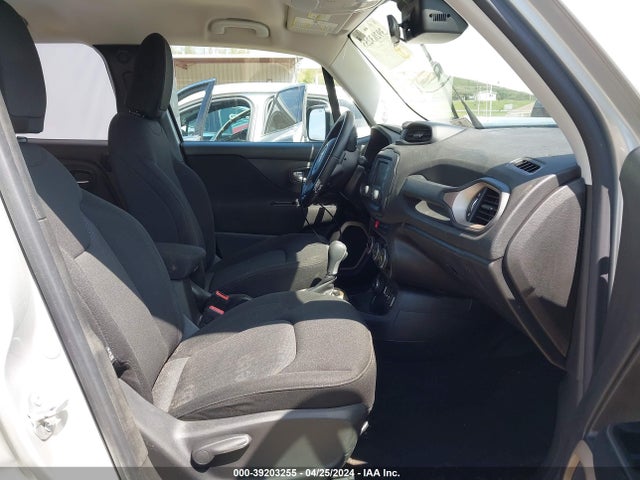 ZACCJBBT0FPB83786 Jeep Renegade Latitude