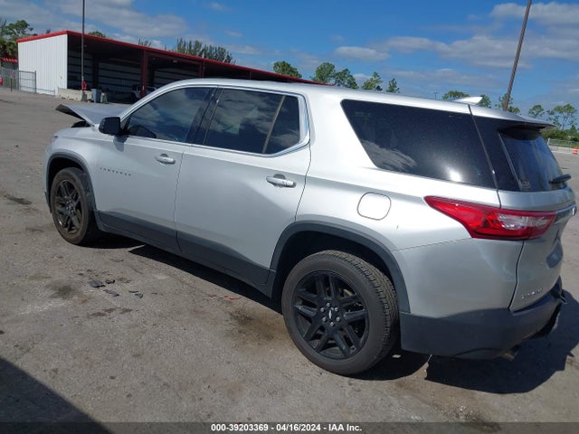 Chevrolet Traverse Ls 2018 1GNERFKW5JJ243967 Image 3