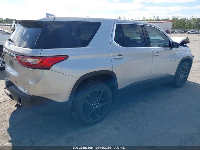 Chevrolet Traverse Ls 2018 1GNERFKW5JJ243967 Image 4