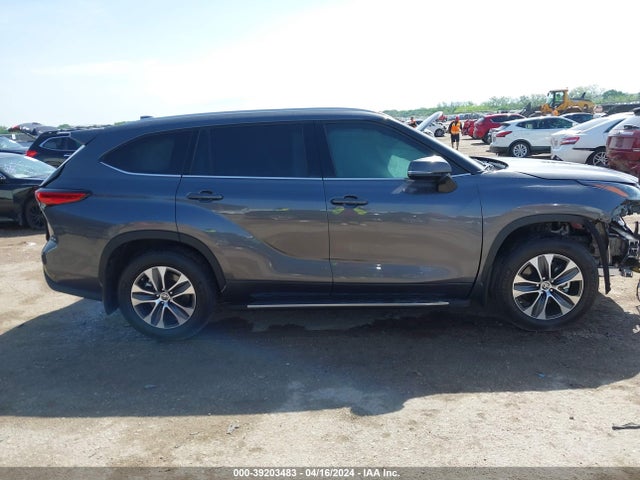 Toyota Highlander Xle 2022 5TDGZRAH8NS142548 Image 13