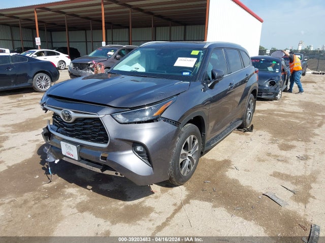 Toyota Highlander Xle 2022 5TDGZRAH8NS142548 Image 2