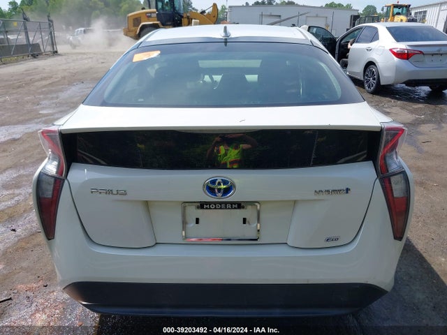 Toyota Prius Two Eco 2017 JTDKARFU0H3531150 Image 16