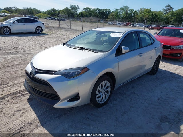 Toyota COROLLA LE 2018 5YFBURHE6JP783477 Image 2