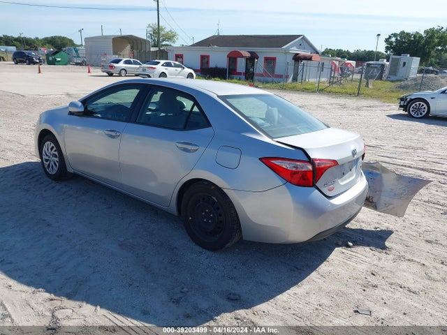 Toyota COROLLA LE 2018 5YFBURHE6JP783477 Image 3