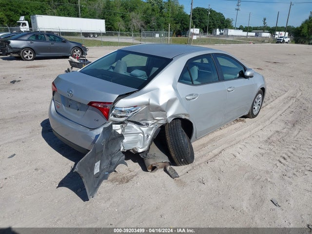 Toyota COROLLA LE 2018 5YFBURHE6JP783477 Image 4