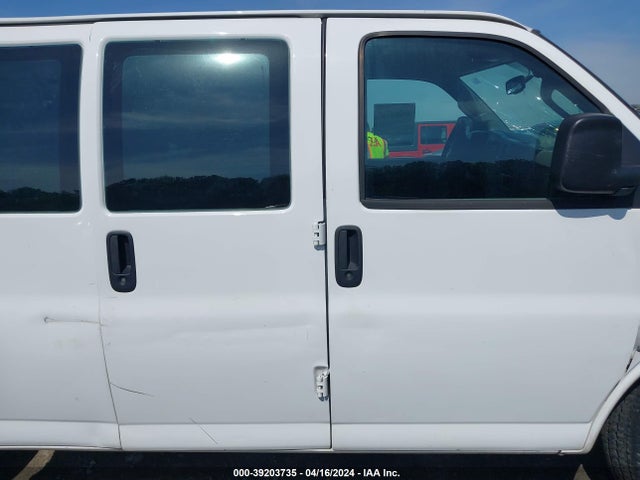 Chevrolet Express 2500 Work Van 2017 1GCWGAFG5H1104084 Image 13