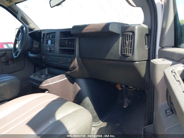 Chevrolet Express 2500 Work Van 2017 1GCWGAFG5H1104084 Image 5