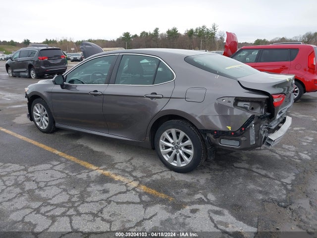 Toyota CAMRY LE 2018 4T1B11HK0JU614845 Image 3
