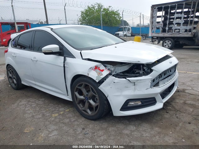 Ford FOCUS ST 2018 1FADP3L97JL260524 Image 1