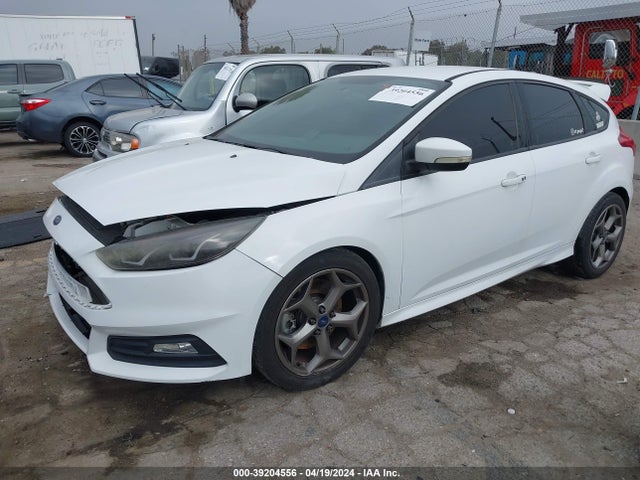 Ford FOCUS ST 2018 1FADP3L97JL260524 Image 2