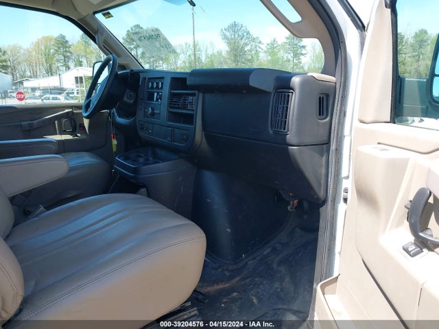Chevrolet Express 2500 Work Van 2017 1GCWGAFF3H1136717 Image 5
