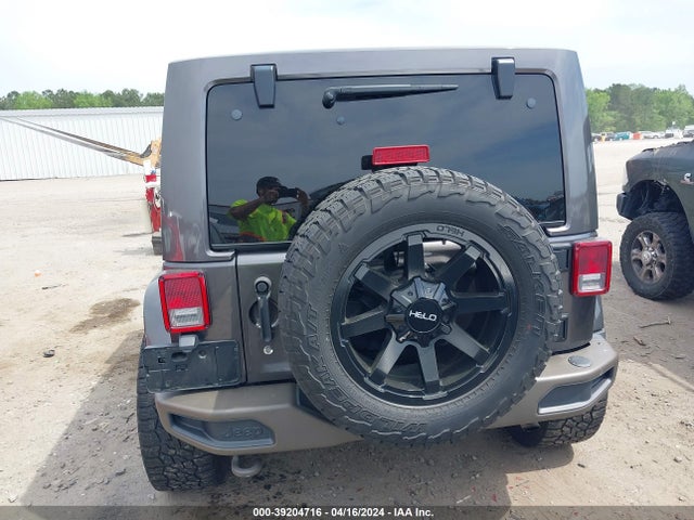 1C4BJWEG7GL216760 Jeep Wrangler Unlimited 75th Anniversary