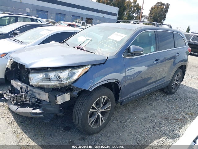 Toyota Highlander Le 2017 5TDZARFH1HS027366 Image 2
