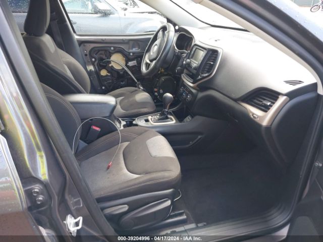 1C4PJLCB4JD543114 Jeep Cherokee Latitude Fwd