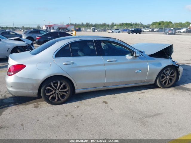 55SWF4JB3FU045345 Mercedes-Benz C 300 Luxury/sport