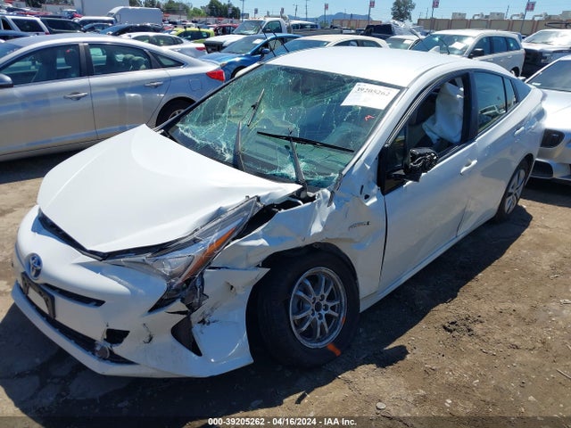 Toyota Prius Three 2016 JTDKARFUXG3002349 Image 2