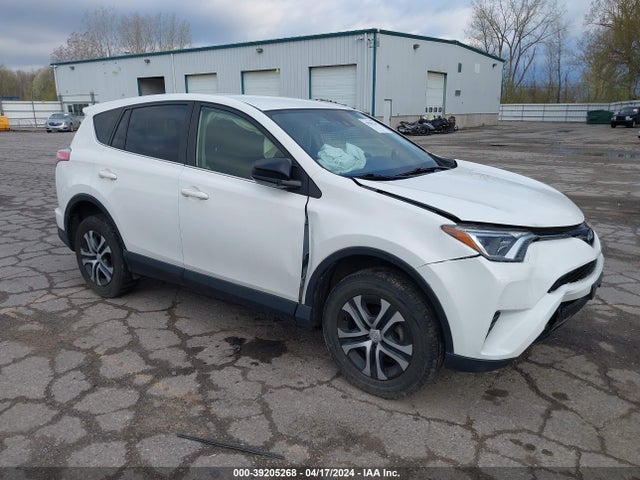 Toyota RAV4 LE 2018 JTMZFREV7JJ164307 головне зображення