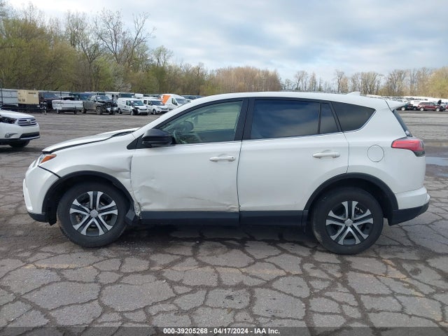 Toyota RAV4 LE 2018 JTMZFREV7JJ164307 Image 14