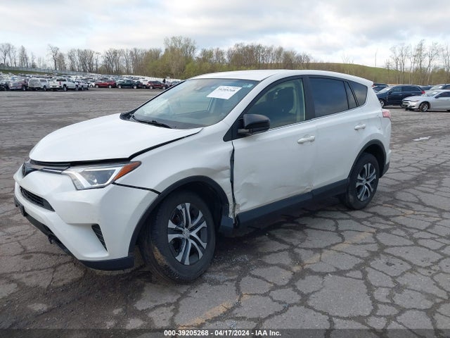 Toyota RAV4 LE 2018 JTMZFREV7JJ164307 Image 2