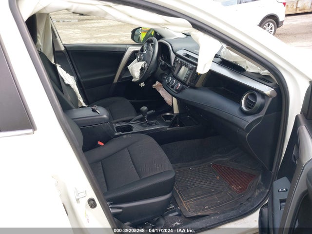 Toyota RAV4 LE 2018 JTMZFREV7JJ164307 Image 5
