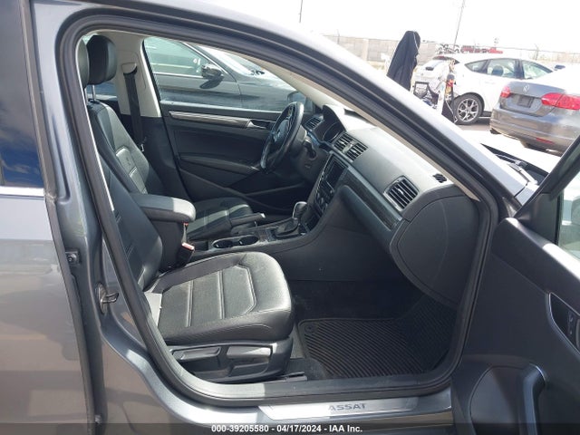 1VWBS7A30GC050536 Volkswagen Passat 1.8t Se