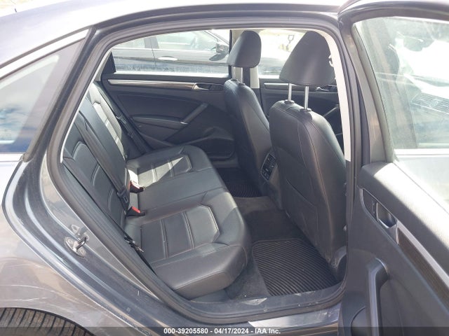 1VWBS7A30GC050536 Volkswagen Passat 1.8t Se