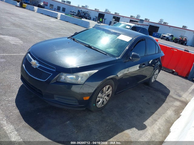 Chevrolet Cruze Ls Auto 2014 1G1PA5SH2E7207704 Image 2