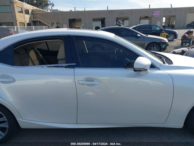 Lexus IS 300 2019 JTHBA1D22K5100368 Image 13