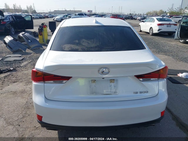 Lexus IS 300 2019 JTHBA1D22K5100368 Image 16