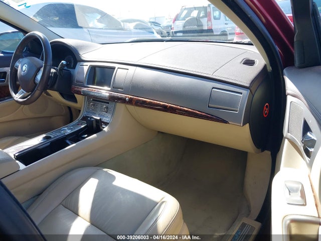 2011 JAGUAR XF SAJWA0FB1BLS06592 Photo 4
