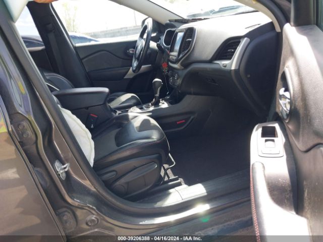1C4PJMBB8JD564278 Jeep Cherokee Trailhawk 4x4