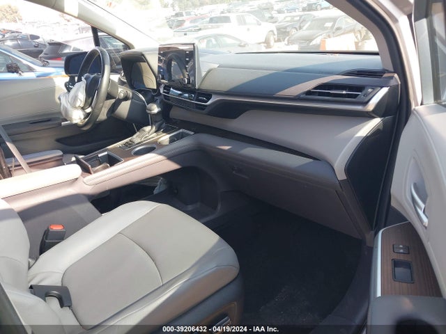 Toyota SIENNA XLE 2022 5TDYRKEC2NS132012 Image 5