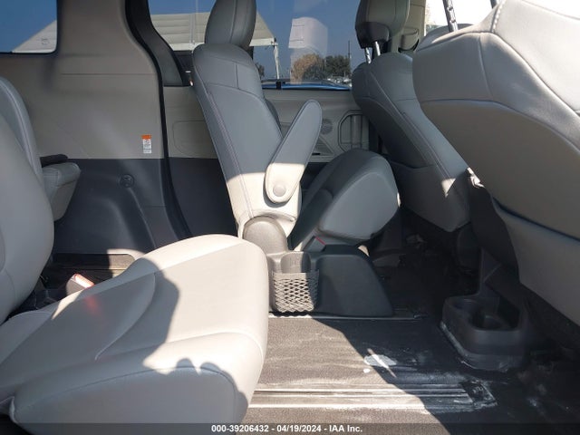 Toyota SIENNA XLE 2022 5TDYRKEC2NS132012 Image 8