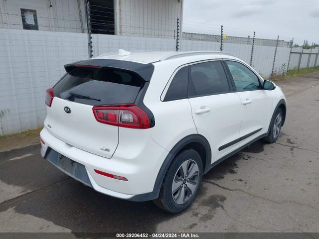 KNDCB3LC5K5218472 KIA NIRO LX