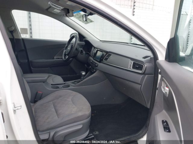 KNDCB3LC5K5218472 KIA NIRO LX