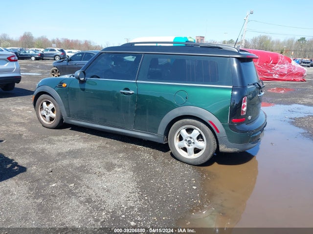 2011 MINI COOPER CLUBMAN WMWZF3C57BT187802 Photo 2