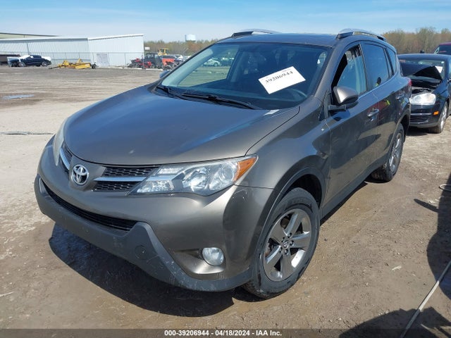 Toyota Rav4 Xle 2015 JTMRFREV7FD145777 Image 2